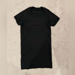 Swiftly Tech Short Sleeve 2.0 Regular Length. Size
0. Black